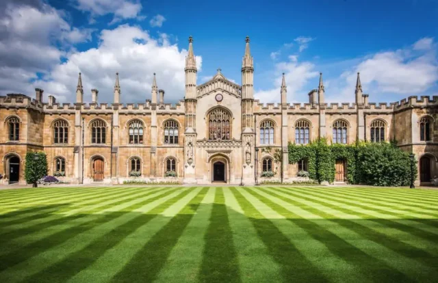 10-Min* Cycle to University of Cambridge